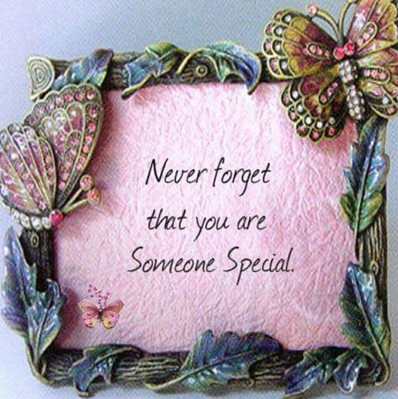 Meet your Posher, Audelee - Picture 2 of 2